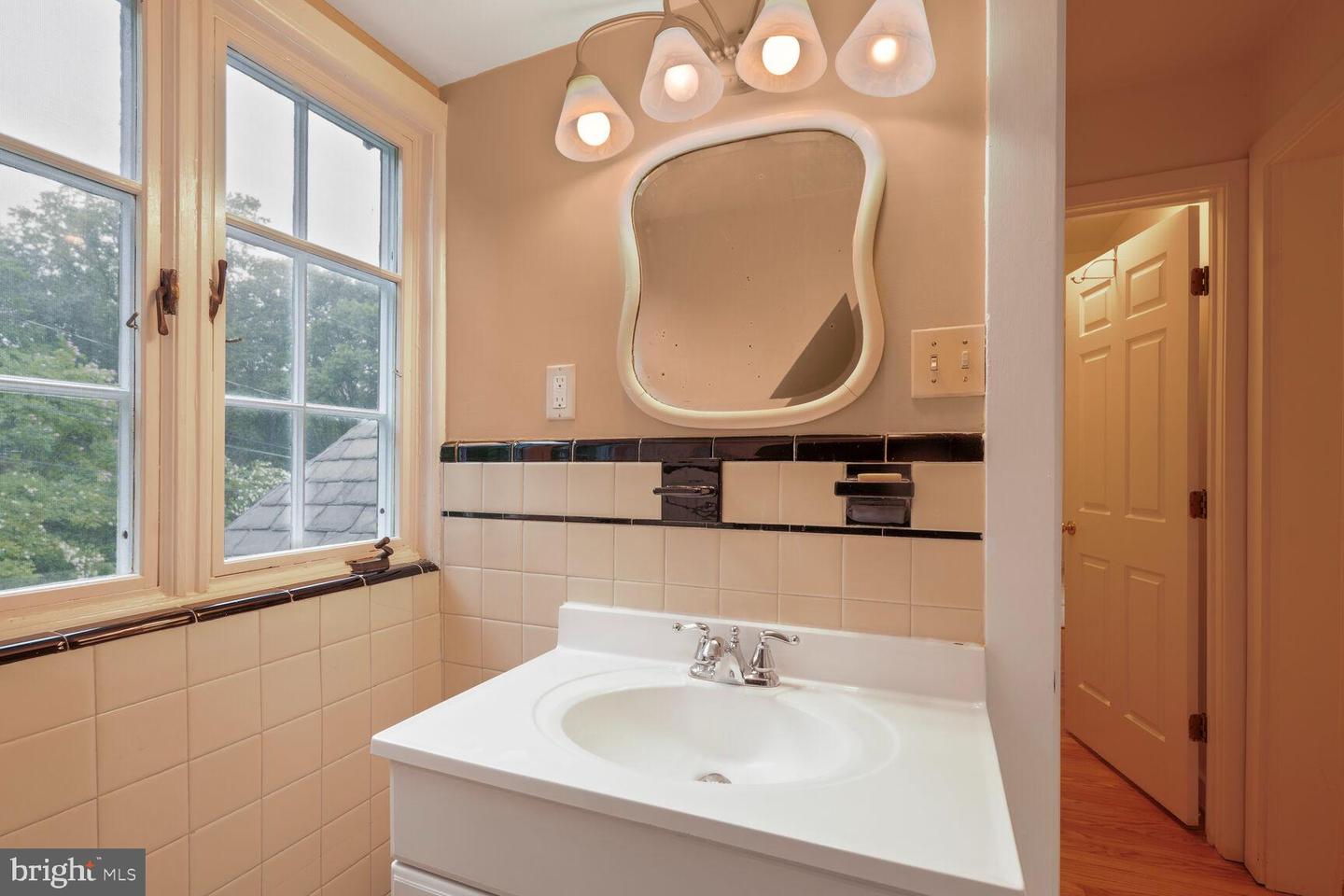 3030 N QUINCY ST, ARLINGTON, Virginia 22207, 4 Bedrooms Bedrooms, ,3 BathroomsBathrooms,Residential,For sale,3030 N QUINCY ST,VAAR2059088 MLS # VAAR2059088
