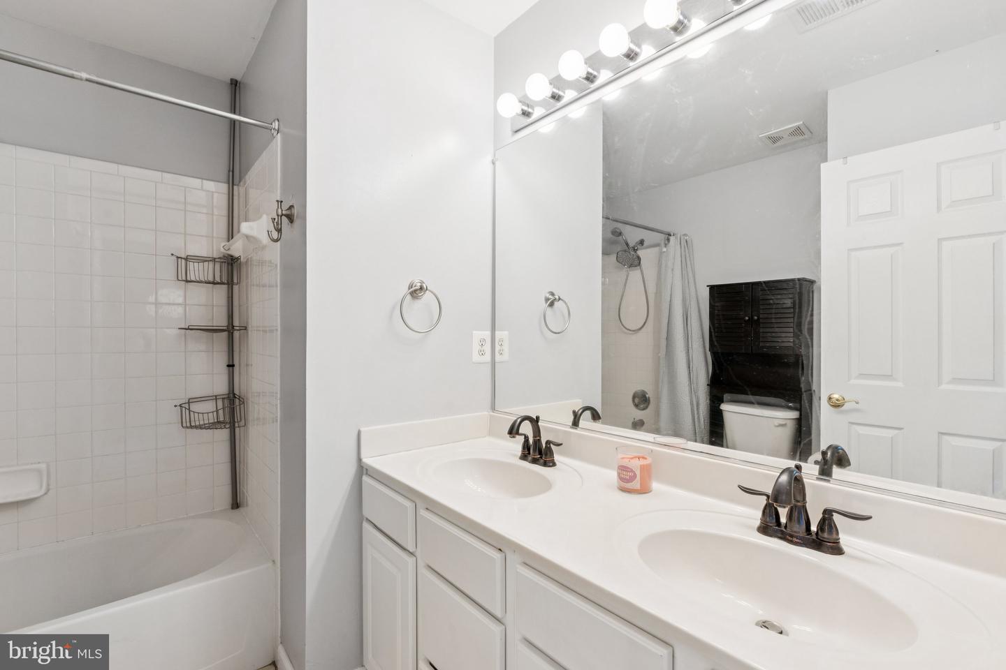 8107 CELLO WAY, MANASSAS, Virginia 20111, 4 Bedrooms Bedrooms, ,3 BathroomsBathrooms,Residential,For sale,8107 CELLO WAY,VAPW2096850 MLS # VAPW2096850
