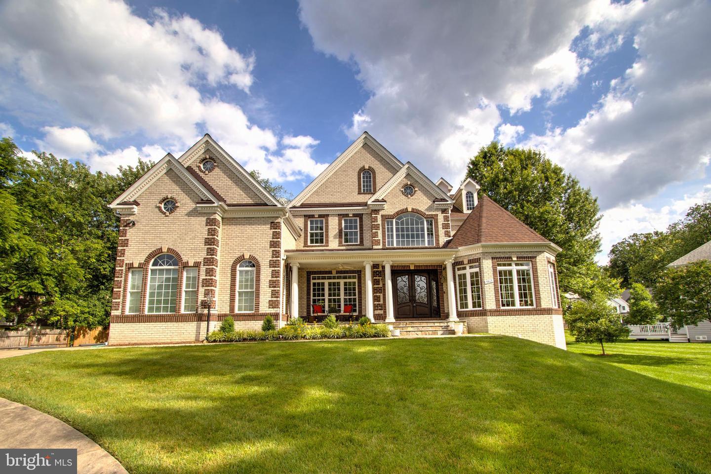 9813 SUNRISE RD, VIENNA, Virginia 22181, 7 Bedrooms Bedrooms, ,5 BathroomsBathrooms,Residential,For sale,9813 SUNRISE RD,VAFX2246816 MLS # VAFX2246816