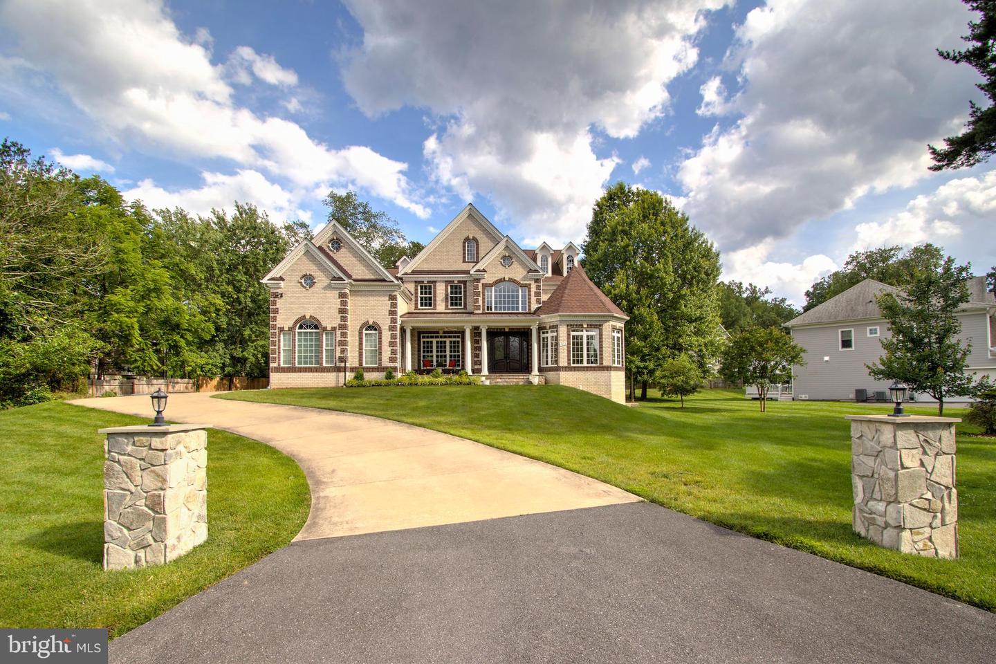 9813 SUNRISE RD, VIENNA, Virginia 22181, 7 Bedrooms Bedrooms, ,5 BathroomsBathrooms,Residential,For sale,9813 SUNRISE RD,VAFX2246816 MLS # VAFX2246816
