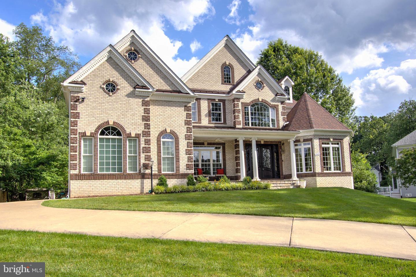 9813 SUNRISE RD, VIENNA, Virginia 22181, 7 Bedrooms Bedrooms, ,5 BathroomsBathrooms,Residential,For sale,9813 SUNRISE RD,VAFX2246816 MLS # VAFX2246816
