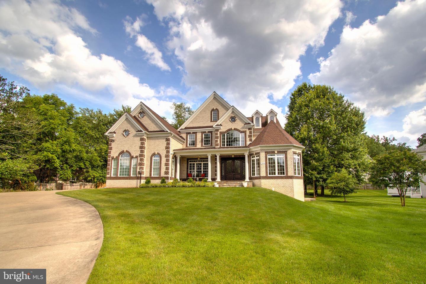 9813 SUNRISE RD, VIENNA, Virginia 22181, 7 Bedrooms Bedrooms, ,5 BathroomsBathrooms,Residential,For sale,9813 SUNRISE RD,VAFX2246816 MLS # VAFX2246816