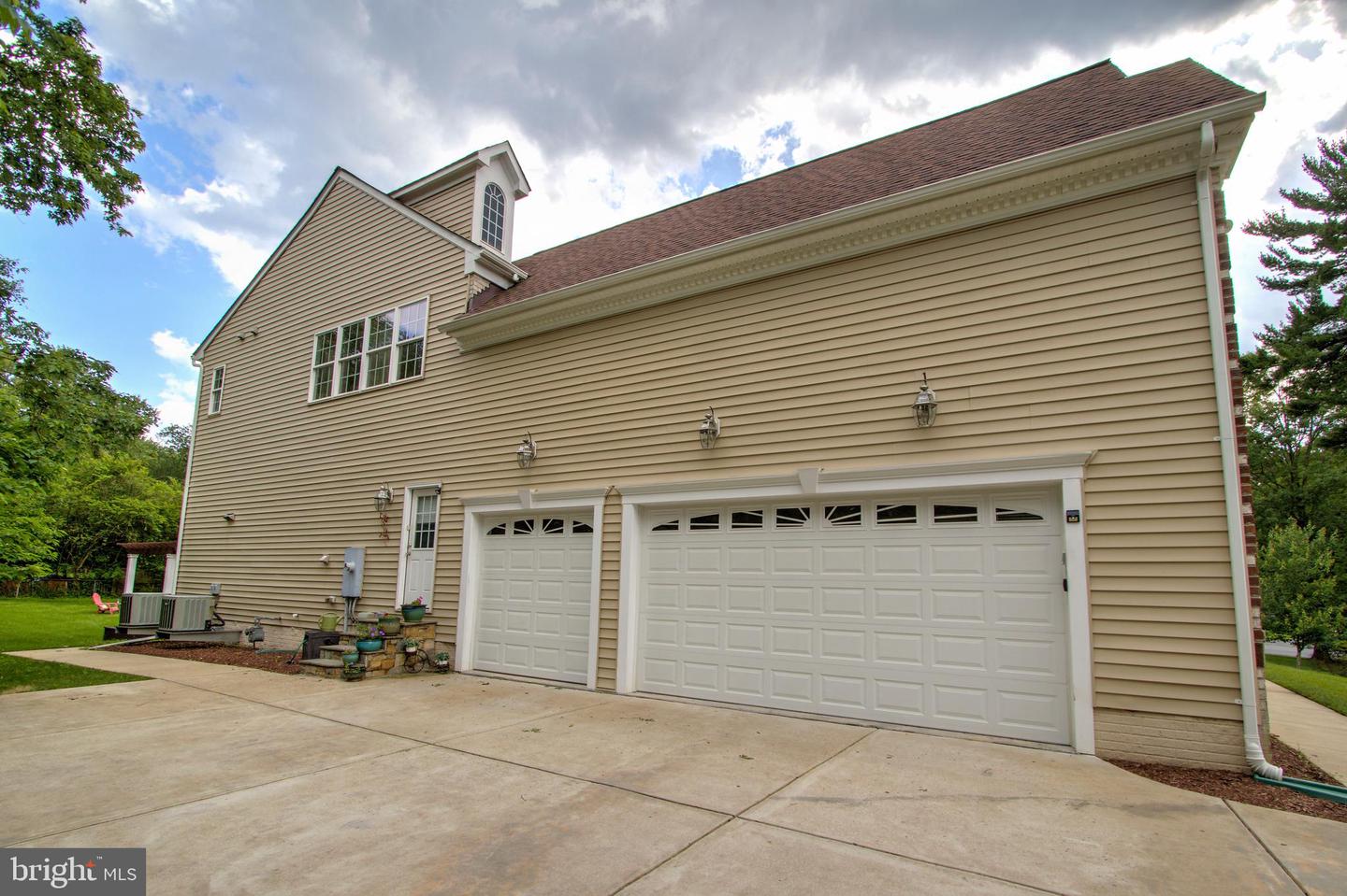9813 SUNRISE RD, VIENNA, Virginia 22181, 7 Bedrooms Bedrooms, ,5 BathroomsBathrooms,Residential,For sale,9813 SUNRISE RD,VAFX2246816 MLS # VAFX2246816