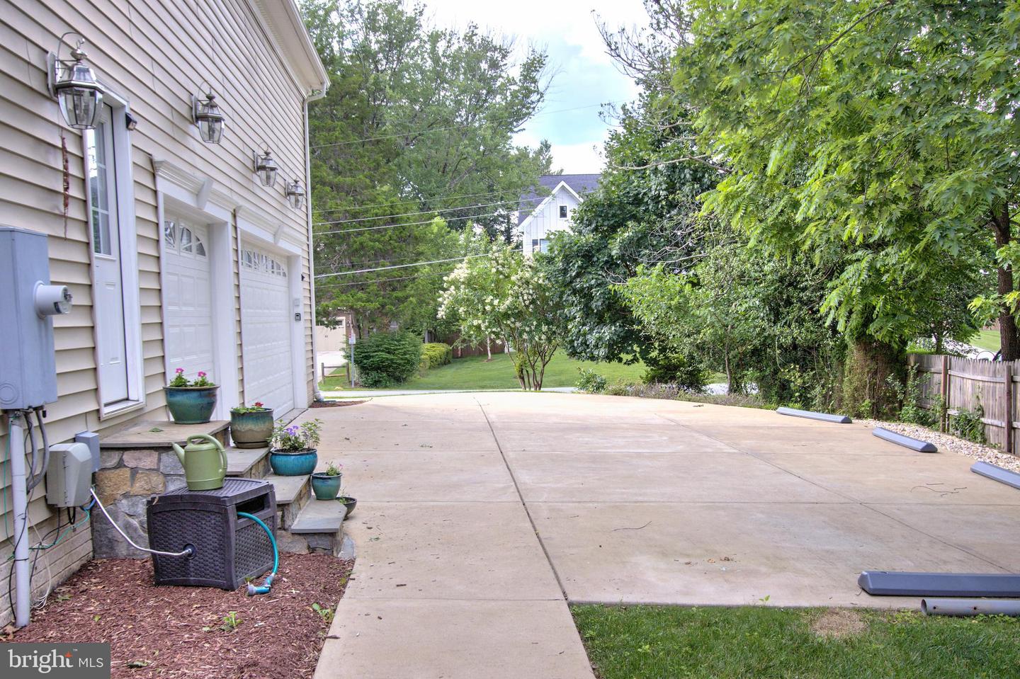 9813 SUNRISE RD, VIENNA, Virginia 22181, 7 Bedrooms Bedrooms, ,5 BathroomsBathrooms,Residential,For sale,9813 SUNRISE RD,VAFX2246816 MLS # VAFX2246816