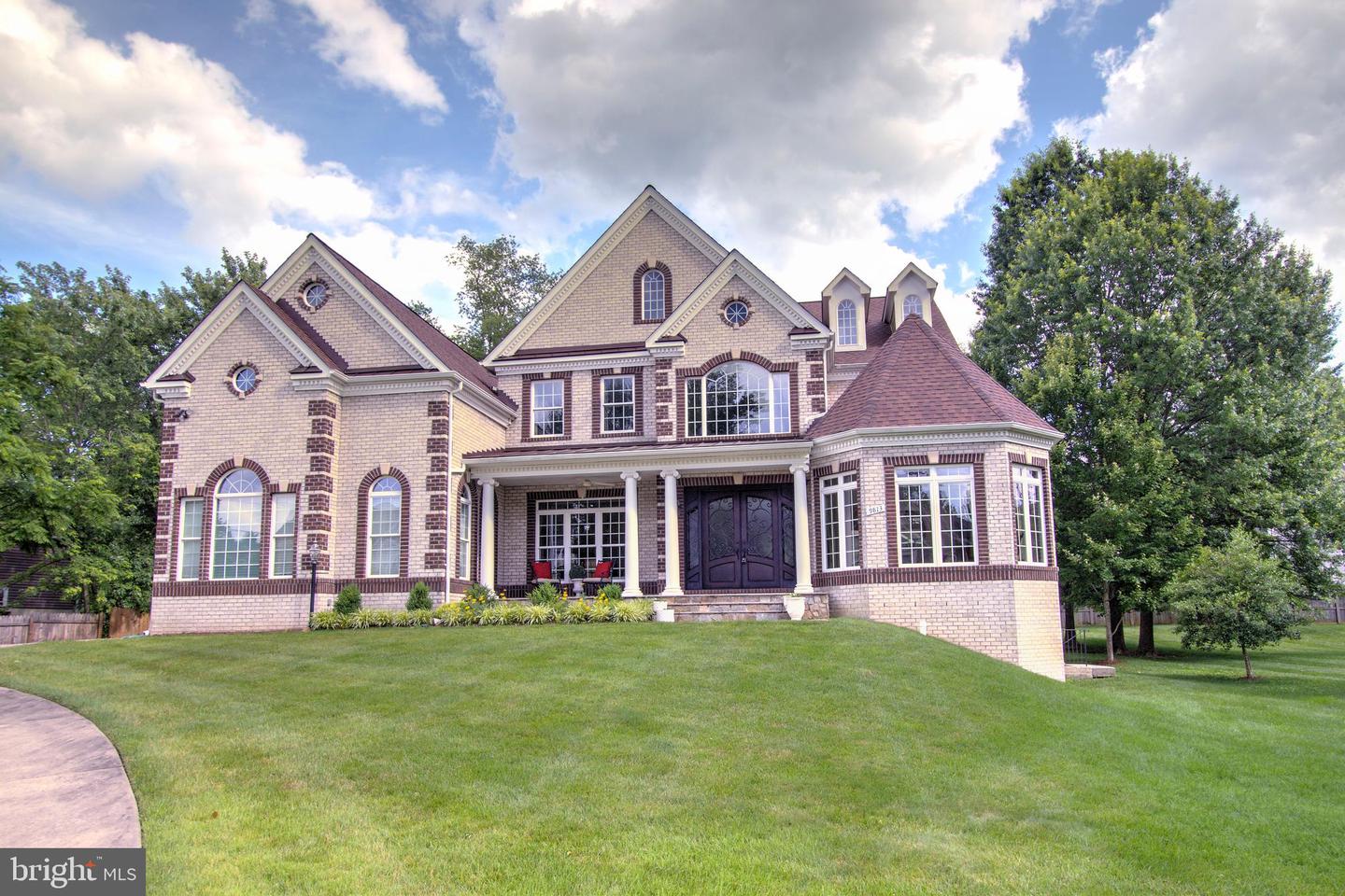9813 SUNRISE RD, VIENNA, Virginia 22181, 7 Bedrooms Bedrooms, ,5 BathroomsBathrooms,Residential,For sale,9813 SUNRISE RD,VAFX2246816 MLS # VAFX2246816