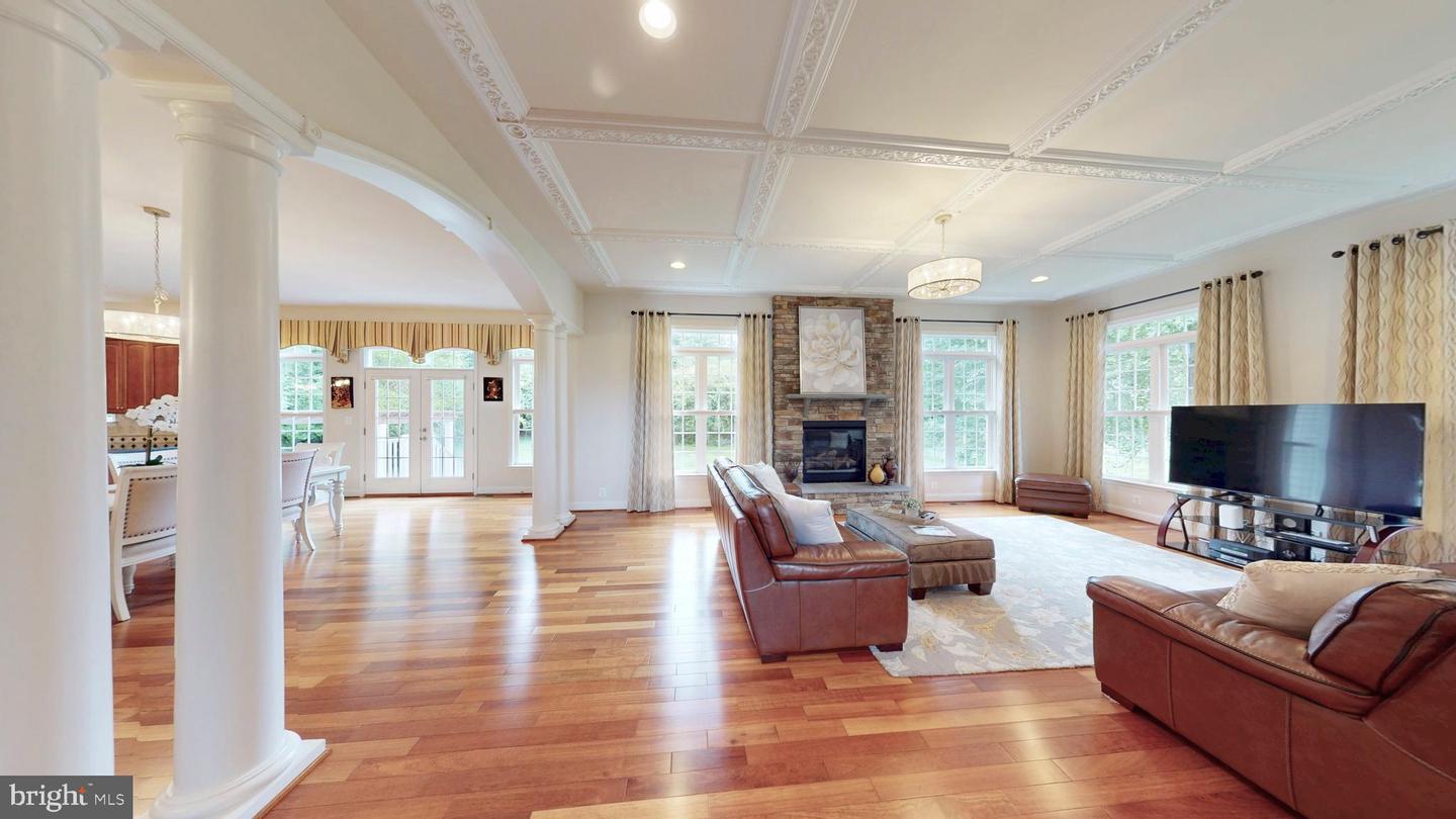 9813 SUNRISE RD, VIENNA, Virginia 22181, 7 Bedrooms Bedrooms, ,5 BathroomsBathrooms,Residential,For sale,9813 SUNRISE RD,VAFX2246816 MLS # VAFX2246816