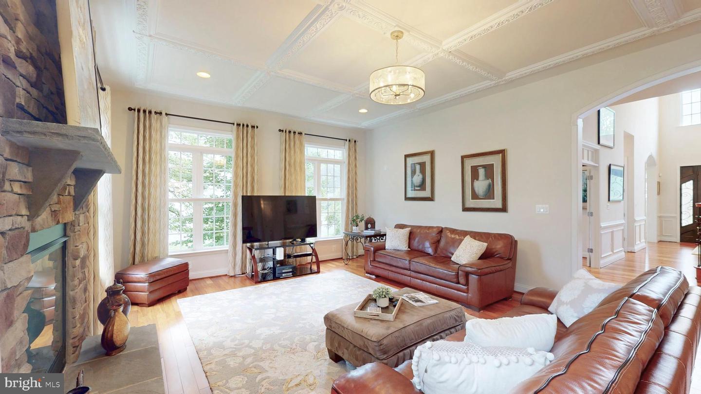 9813 SUNRISE RD, VIENNA, Virginia 22181, 7 Bedrooms Bedrooms, ,5 BathroomsBathrooms,Residential,For sale,9813 SUNRISE RD,VAFX2246816 MLS # VAFX2246816