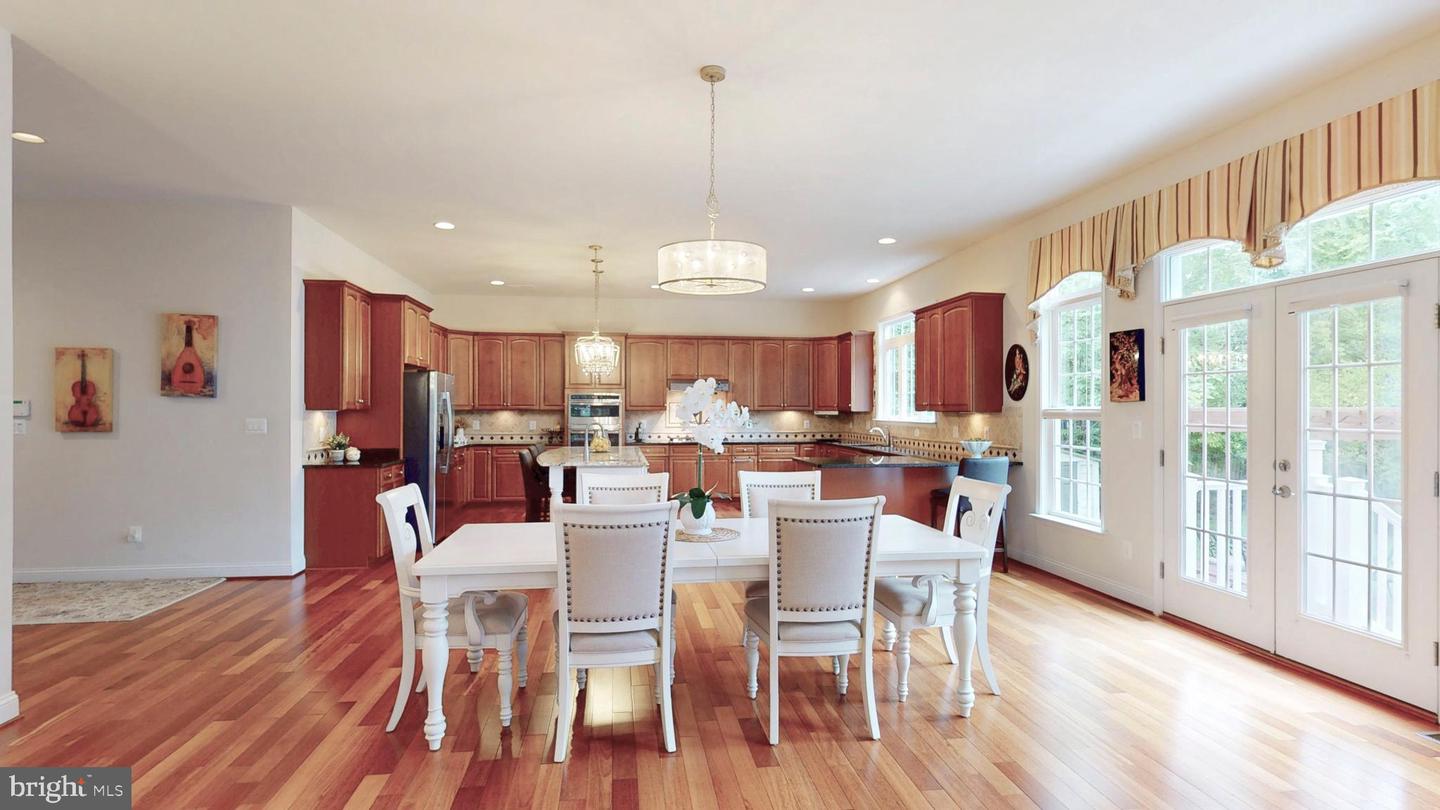 9813 SUNRISE RD, VIENNA, Virginia 22181, 7 Bedrooms Bedrooms, ,5 BathroomsBathrooms,Residential,For sale,9813 SUNRISE RD,VAFX2246816 MLS # VAFX2246816