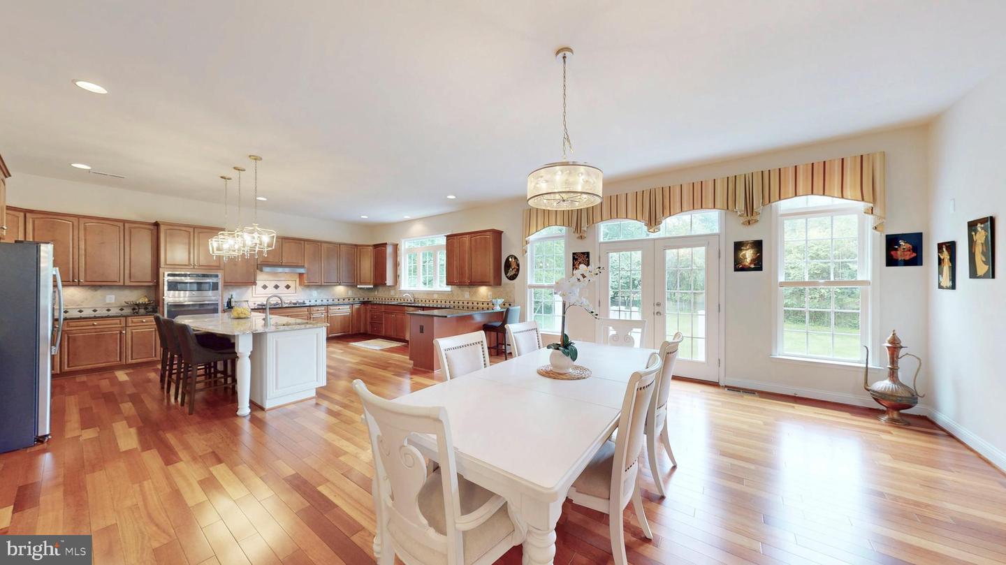 9813 SUNRISE RD, VIENNA, Virginia 22181, 7 Bedrooms Bedrooms, ,5 BathroomsBathrooms,Residential,For sale,9813 SUNRISE RD,VAFX2246816 MLS # VAFX2246816