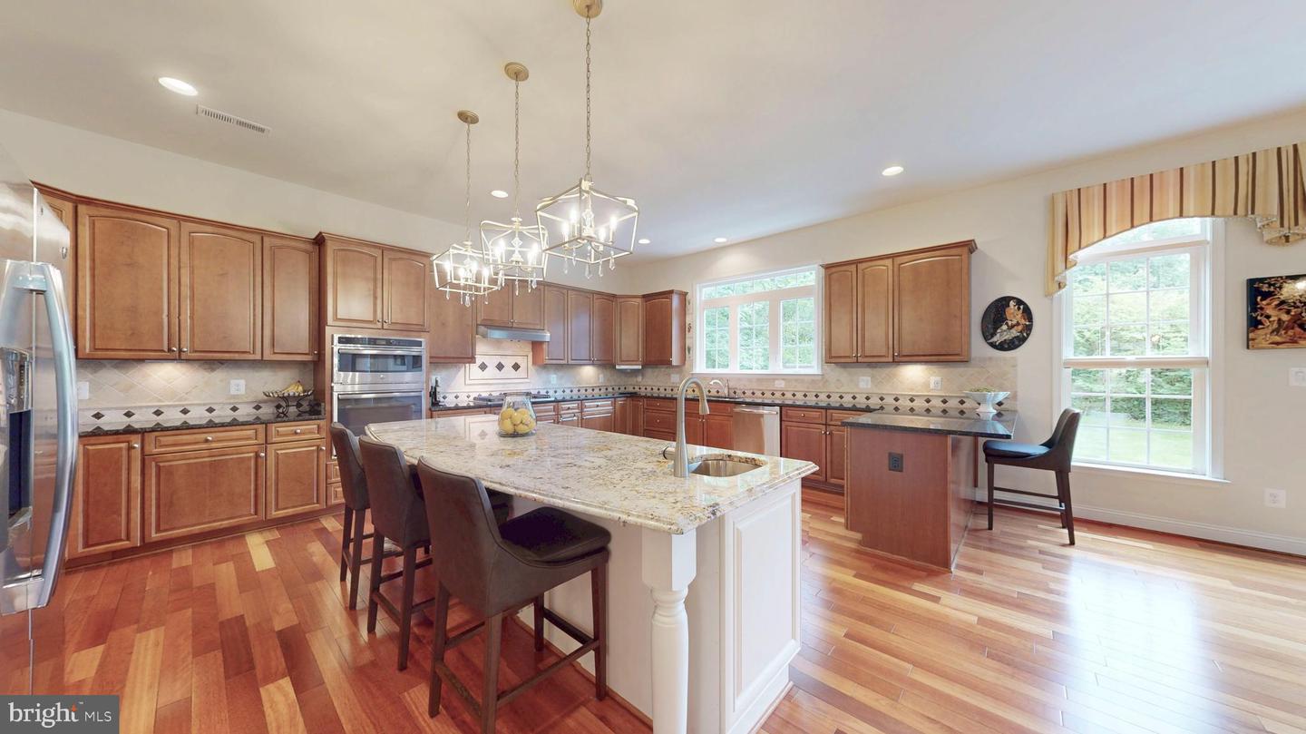 9813 SUNRISE RD, VIENNA, Virginia 22181, 7 Bedrooms Bedrooms, ,5 BathroomsBathrooms,Residential,For sale,9813 SUNRISE RD,VAFX2246816 MLS # VAFX2246816