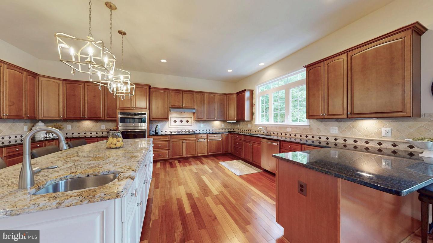 9813 SUNRISE RD, VIENNA, Virginia 22181, 7 Bedrooms Bedrooms, ,5 BathroomsBathrooms,Residential,For sale,9813 SUNRISE RD,VAFX2246816 MLS # VAFX2246816