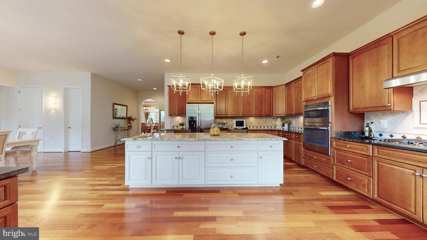9813 SUNRISE RD, VIENNA, Virginia 22181, 7 Bedrooms Bedrooms, ,5 BathroomsBathrooms,Residential,For sale,9813 SUNRISE RD,VAFX2246816 MLS # VAFX2246816
