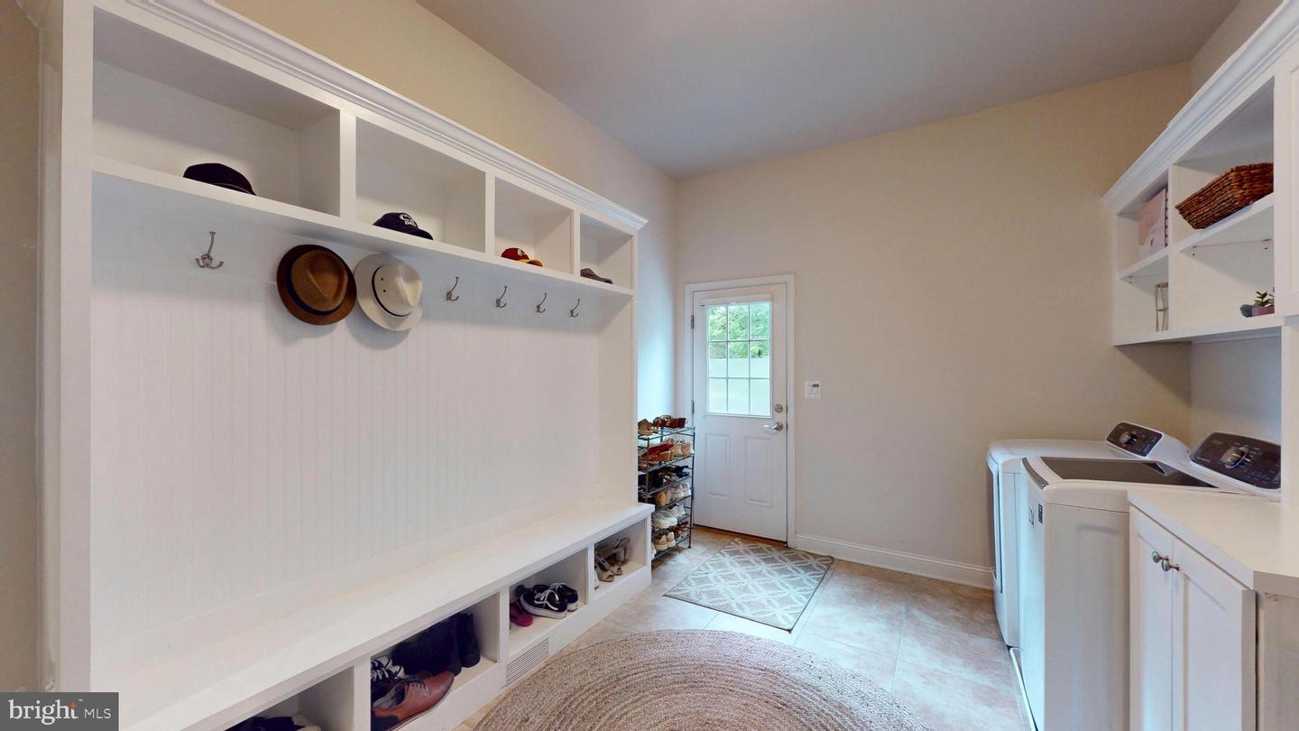 9813 SUNRISE RD, VIENNA, Virginia 22181, 7 Bedrooms Bedrooms, ,5 BathroomsBathrooms,Residential,For sale,9813 SUNRISE RD,VAFX2246816 MLS # VAFX2246816