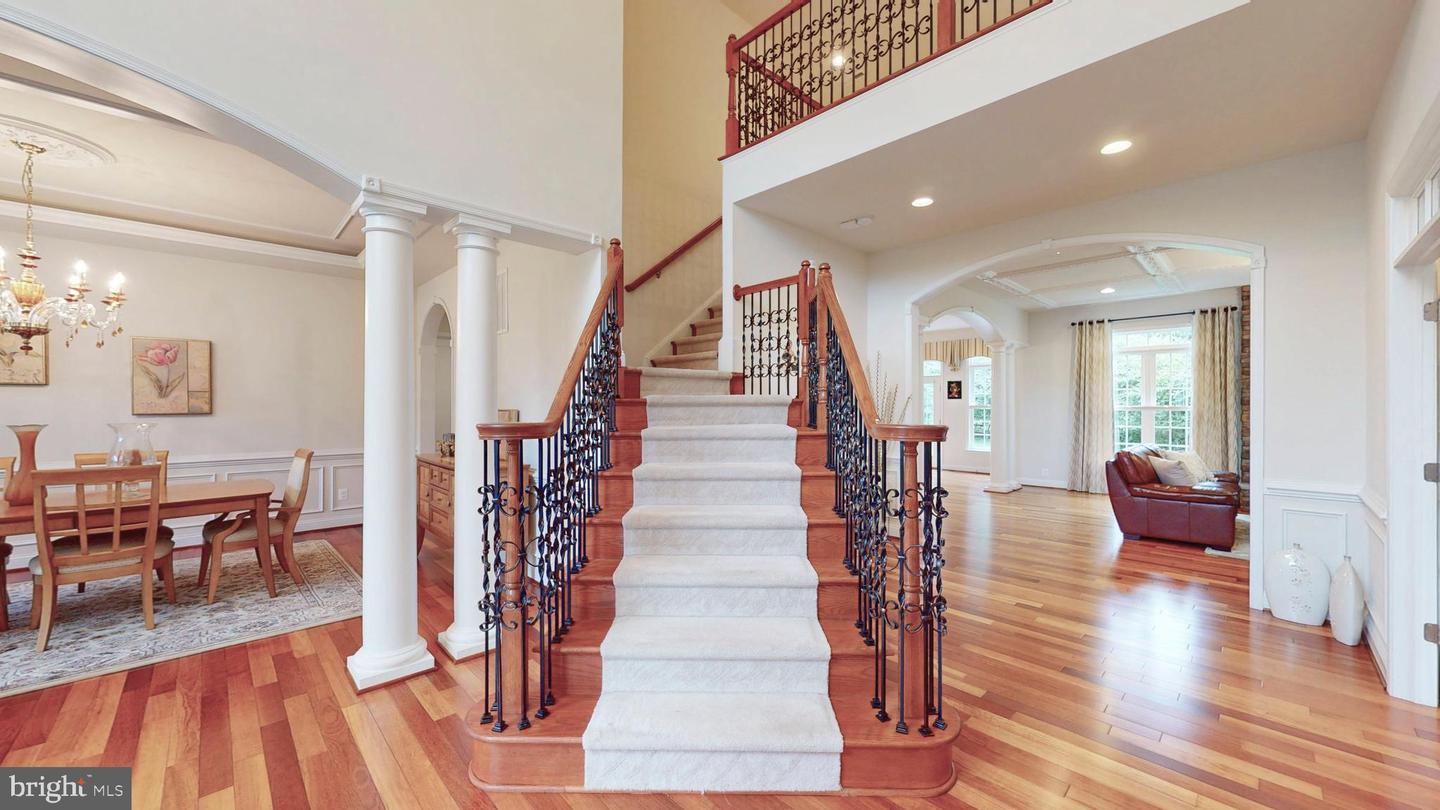 9813 SUNRISE RD, VIENNA, Virginia 22181, 7 Bedrooms Bedrooms, ,5 BathroomsBathrooms,Residential,For sale,9813 SUNRISE RD,VAFX2246816 MLS # VAFX2246816