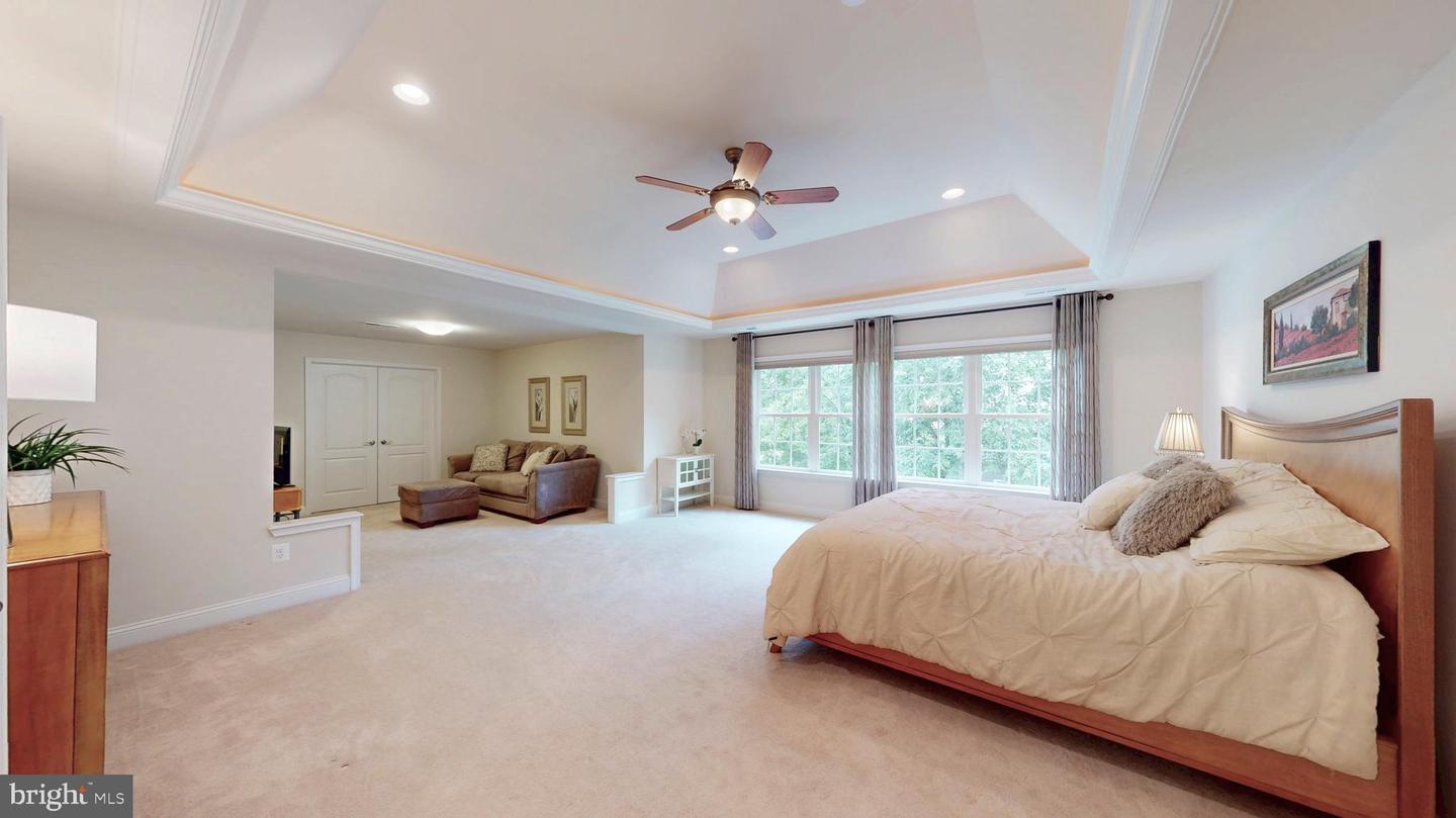 9813 SUNRISE RD, VIENNA, Virginia 22181, 7 Bedrooms Bedrooms, ,5 BathroomsBathrooms,Residential,For sale,9813 SUNRISE RD,VAFX2246816 MLS # VAFX2246816
