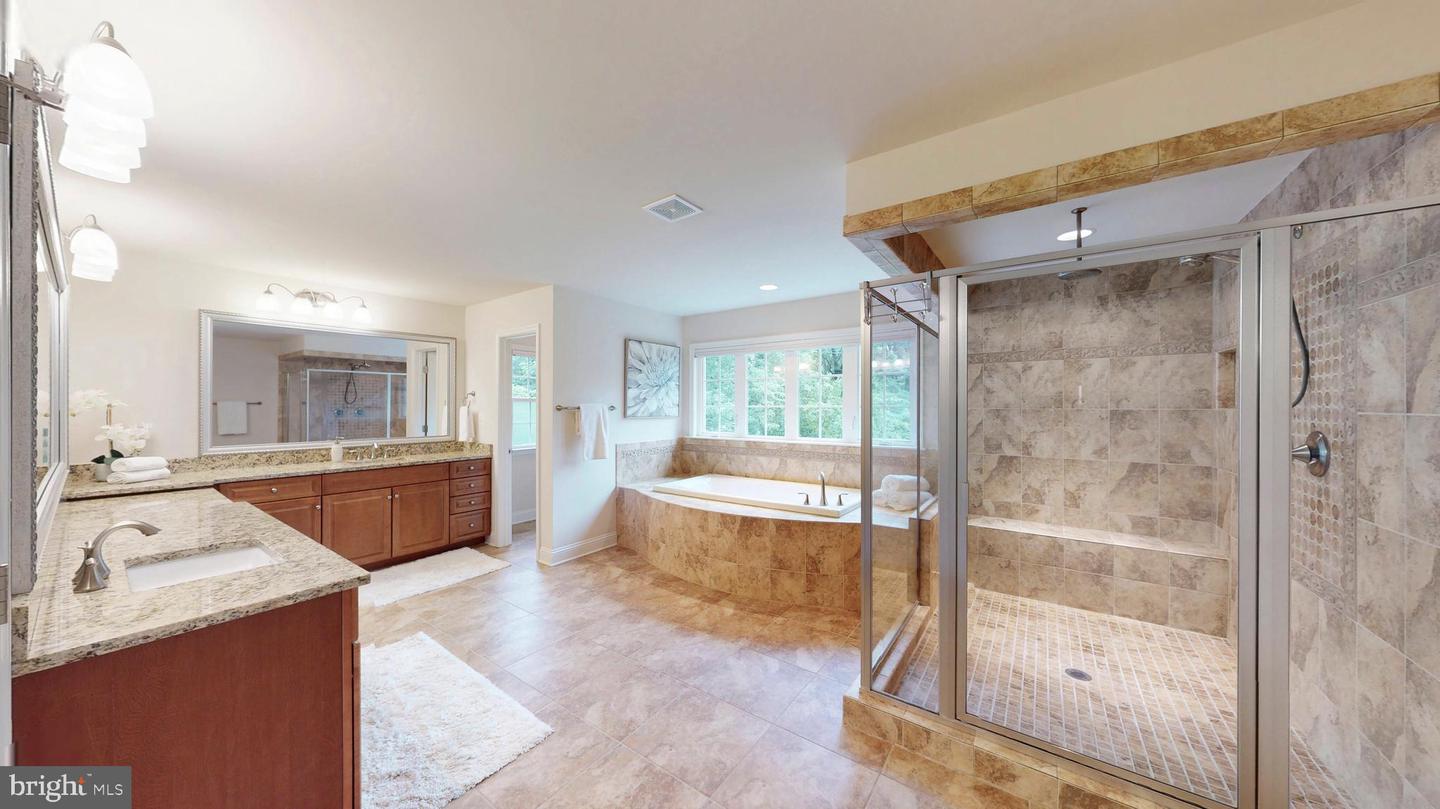 9813 SUNRISE RD, VIENNA, Virginia 22181, 7 Bedrooms Bedrooms, ,5 BathroomsBathrooms,Residential,For sale,9813 SUNRISE RD,VAFX2246816 MLS # VAFX2246816