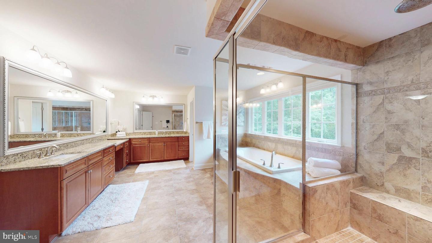 9813 SUNRISE RD, VIENNA, Virginia 22181, 7 Bedrooms Bedrooms, ,5 BathroomsBathrooms,Residential,For sale,9813 SUNRISE RD,VAFX2246816 MLS # VAFX2246816