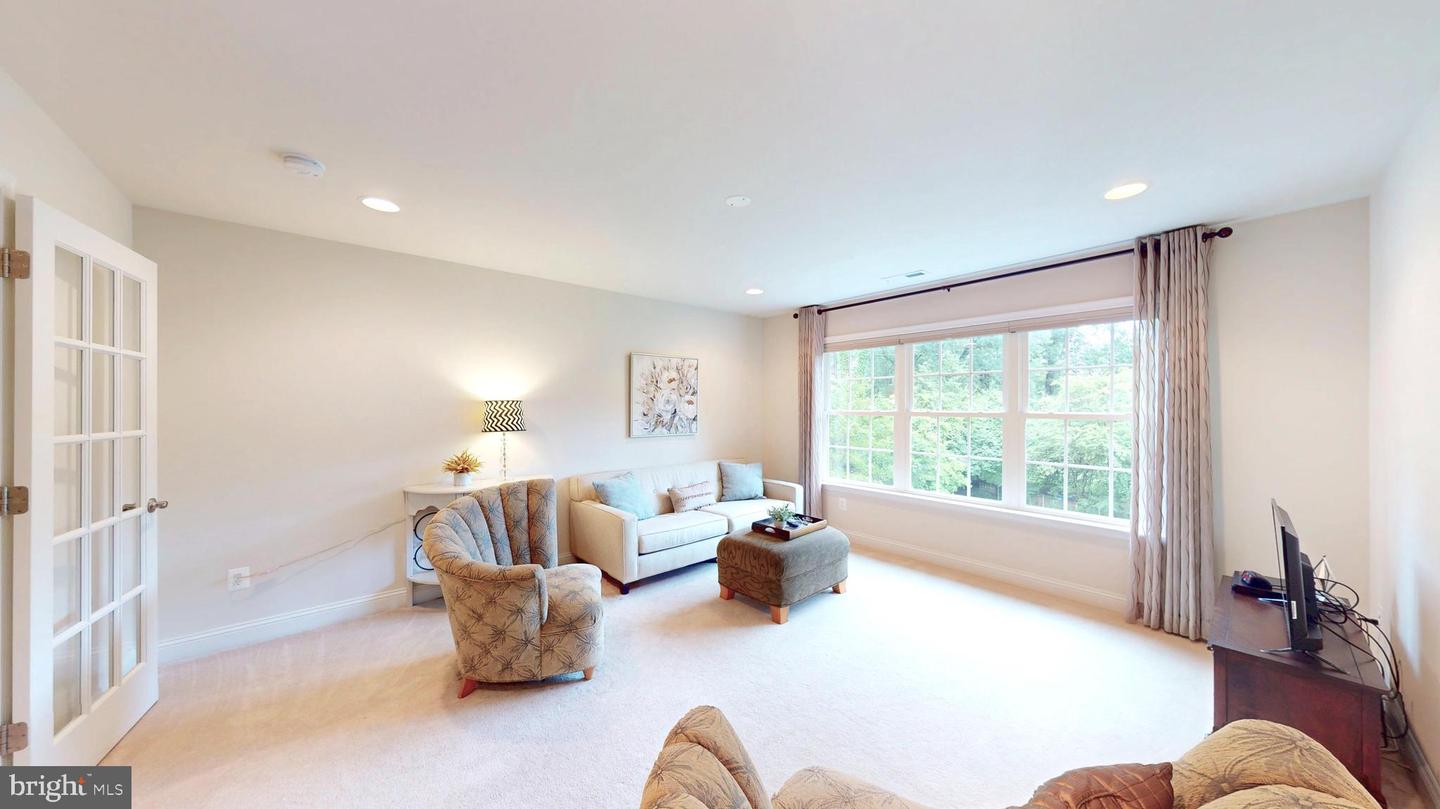 9813 SUNRISE RD, VIENNA, Virginia 22181, 7 Bedrooms Bedrooms, ,5 BathroomsBathrooms,Residential,For sale,9813 SUNRISE RD,VAFX2246816 MLS # VAFX2246816