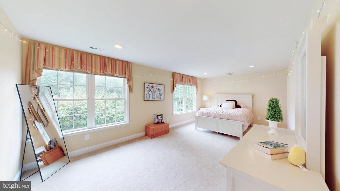 9813 SUNRISE RD, VIENNA, Virginia 22181, 7 Bedrooms Bedrooms, ,5 BathroomsBathrooms,Residential,For sale,9813 SUNRISE RD,VAFX2246816 MLS # VAFX2246816