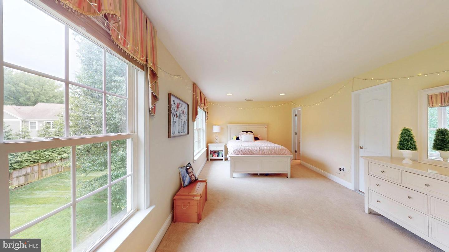 9813 SUNRISE RD, VIENNA, Virginia 22181, 7 Bedrooms Bedrooms, ,5 BathroomsBathrooms,Residential,For sale,9813 SUNRISE RD,VAFX2246816 MLS # VAFX2246816