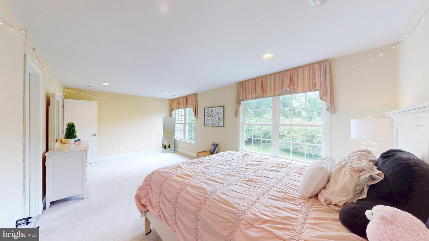 9813 SUNRISE RD, VIENNA, Virginia 22181, 7 Bedrooms Bedrooms, ,5 BathroomsBathrooms,Residential,For sale,9813 SUNRISE RD,VAFX2246816 MLS # VAFX2246816