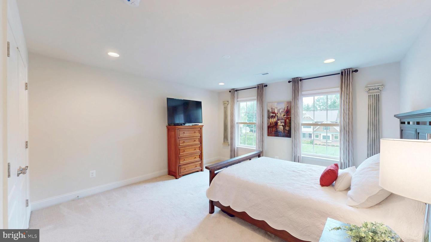 9813 SUNRISE RD, VIENNA, Virginia 22181, 7 Bedrooms Bedrooms, ,5 BathroomsBathrooms,Residential,For sale,9813 SUNRISE RD,VAFX2246816 MLS # VAFX2246816