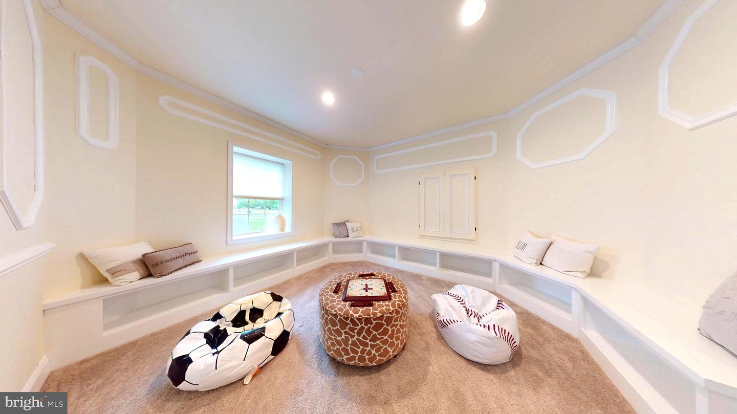 9813 SUNRISE RD, VIENNA, Virginia 22181, 7 Bedrooms Bedrooms, ,5 BathroomsBathrooms,Residential,For sale,9813 SUNRISE RD,VAFX2246816 MLS # VAFX2246816