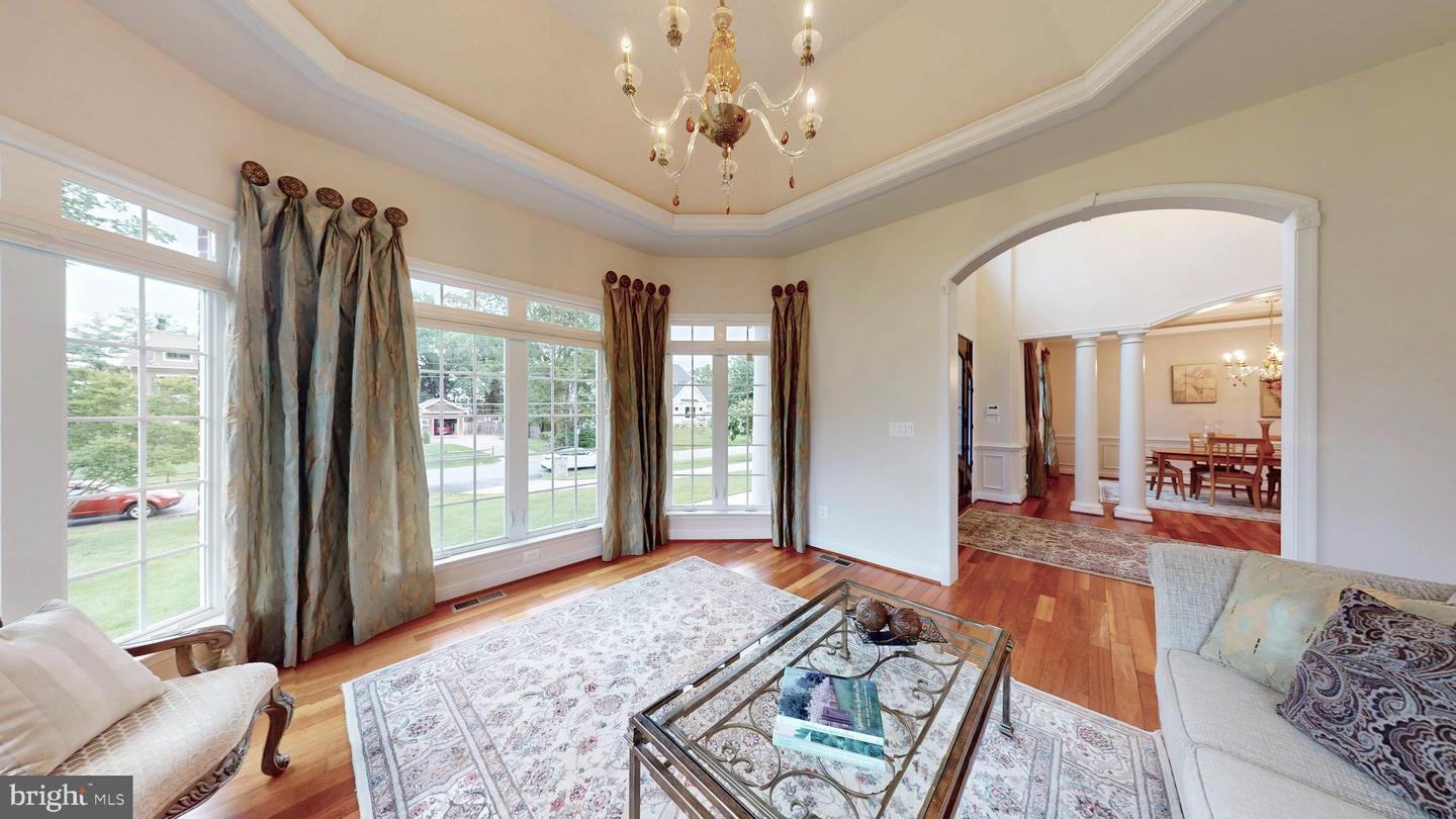 9813 SUNRISE RD, VIENNA, Virginia 22181, 7 Bedrooms Bedrooms, ,5 BathroomsBathrooms,Residential,For sale,9813 SUNRISE RD,VAFX2246816 MLS # VAFX2246816
