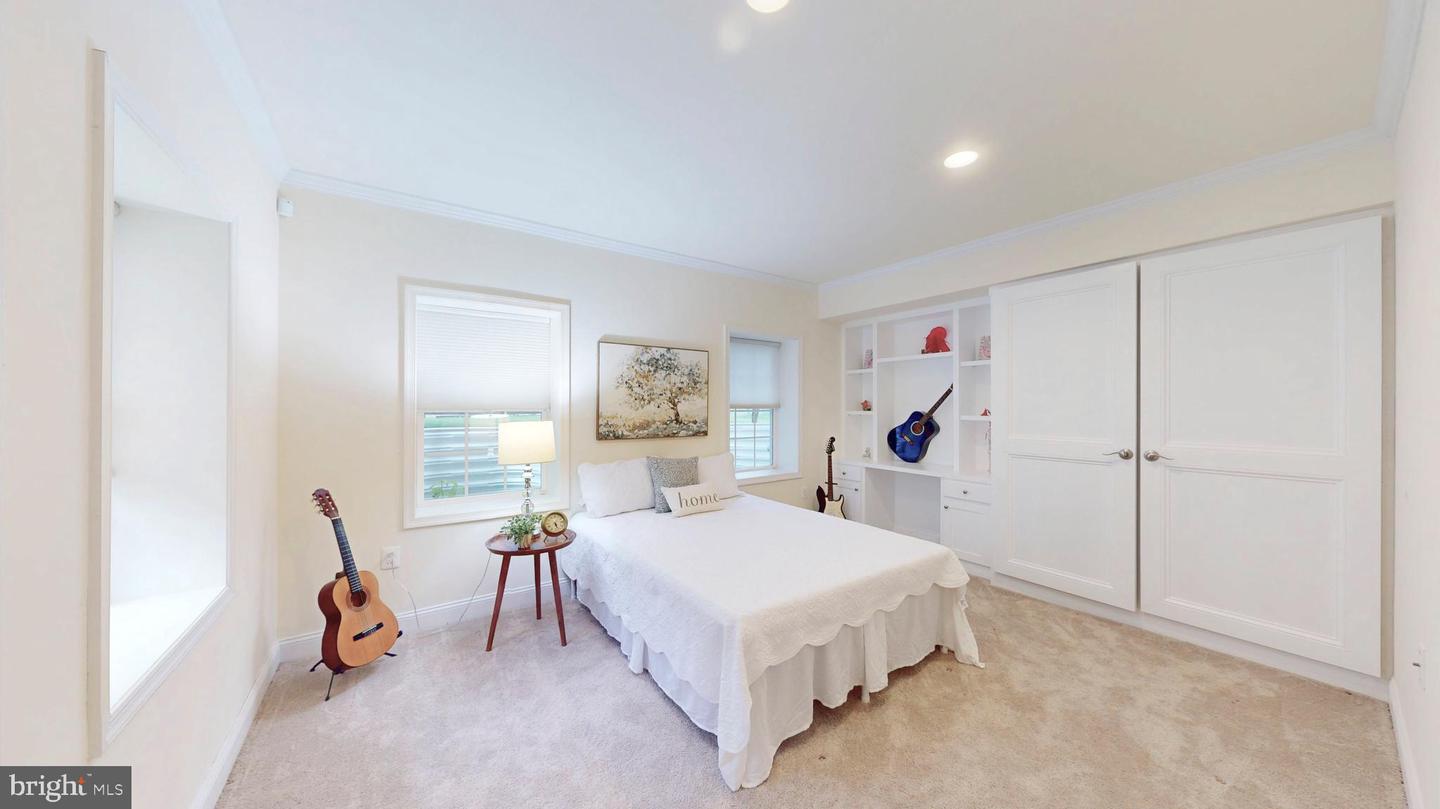 9813 SUNRISE RD, VIENNA, Virginia 22181, 7 Bedrooms Bedrooms, ,5 BathroomsBathrooms,Residential,For sale,9813 SUNRISE RD,VAFX2246816 MLS # VAFX2246816