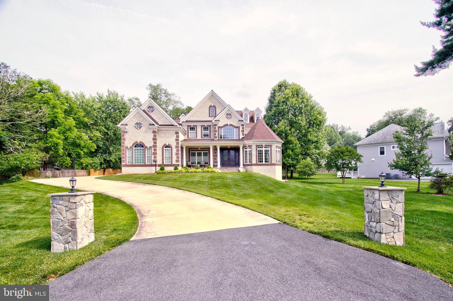 9813 SUNRISE RD, VIENNA, Virginia 22181, 7 Bedrooms Bedrooms, ,5 BathroomsBathrooms,Residential,For sale,9813 SUNRISE RD,VAFX2246816 MLS # VAFX2246816