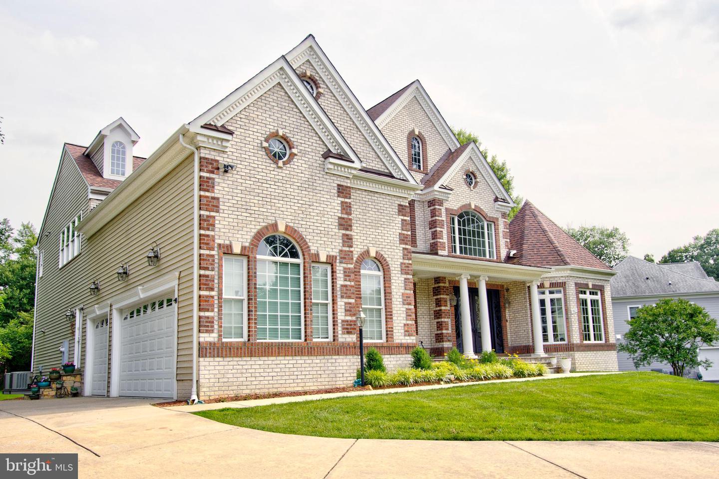9813 SUNRISE RD, VIENNA, Virginia 22181, 7 Bedrooms Bedrooms, ,5 BathroomsBathrooms,Residential,For sale,9813 SUNRISE RD,VAFX2246816 MLS # VAFX2246816