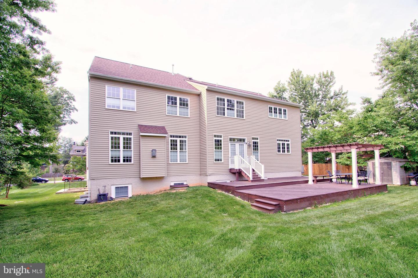9813 SUNRISE RD, VIENNA, Virginia 22181, 7 Bedrooms Bedrooms, ,5 BathroomsBathrooms,Residential,For sale,9813 SUNRISE RD,VAFX2246816 MLS # VAFX2246816