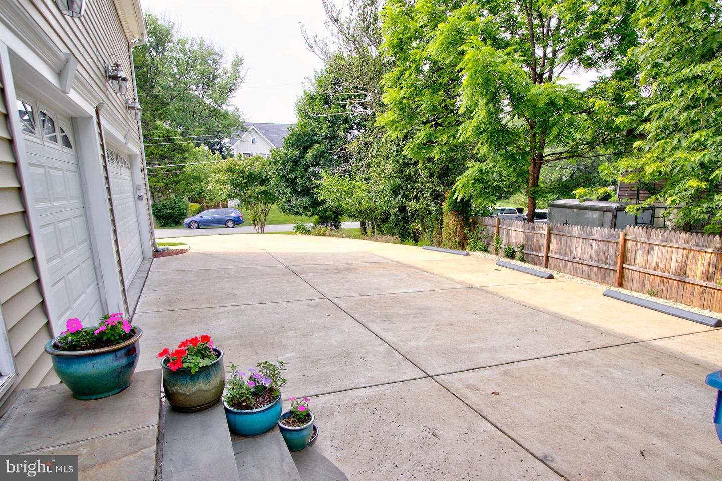 9813 SUNRISE RD, VIENNA, Virginia 22181, 7 Bedrooms Bedrooms, ,5 BathroomsBathrooms,Residential,For sale,9813 SUNRISE RD,VAFX2246816 MLS # VAFX2246816