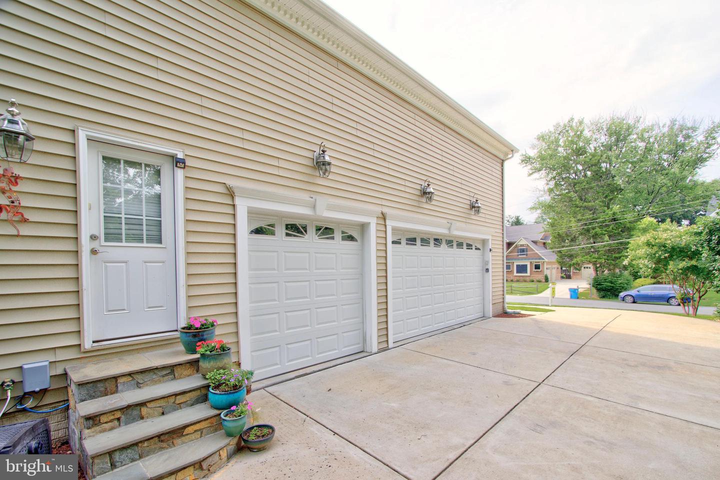 9813 SUNRISE RD, VIENNA, Virginia 22181, 7 Bedrooms Bedrooms, ,5 BathroomsBathrooms,Residential,For sale,9813 SUNRISE RD,VAFX2246816 MLS # VAFX2246816