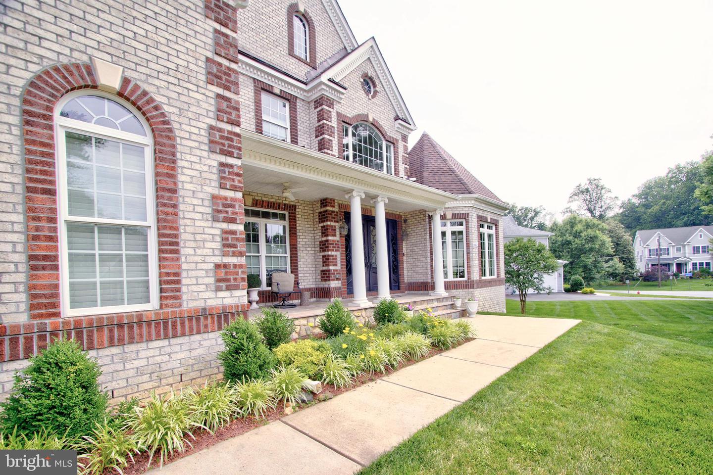 9813 SUNRISE RD, VIENNA, Virginia 22181, 7 Bedrooms Bedrooms, ,5 BathroomsBathrooms,Residential,For sale,9813 SUNRISE RD,VAFX2246816 MLS # VAFX2246816