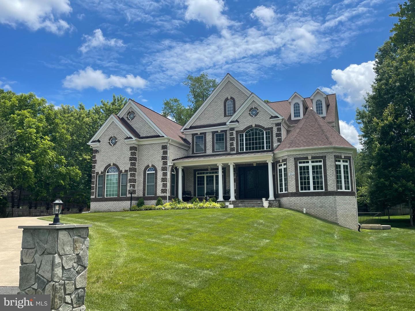 9813 SUNRISE RD, VIENNA, Virginia 22181, 7 Bedrooms Bedrooms, ,5 BathroomsBathrooms,Residential,For sale,9813 SUNRISE RD,VAFX2246816 MLS # VAFX2246816
