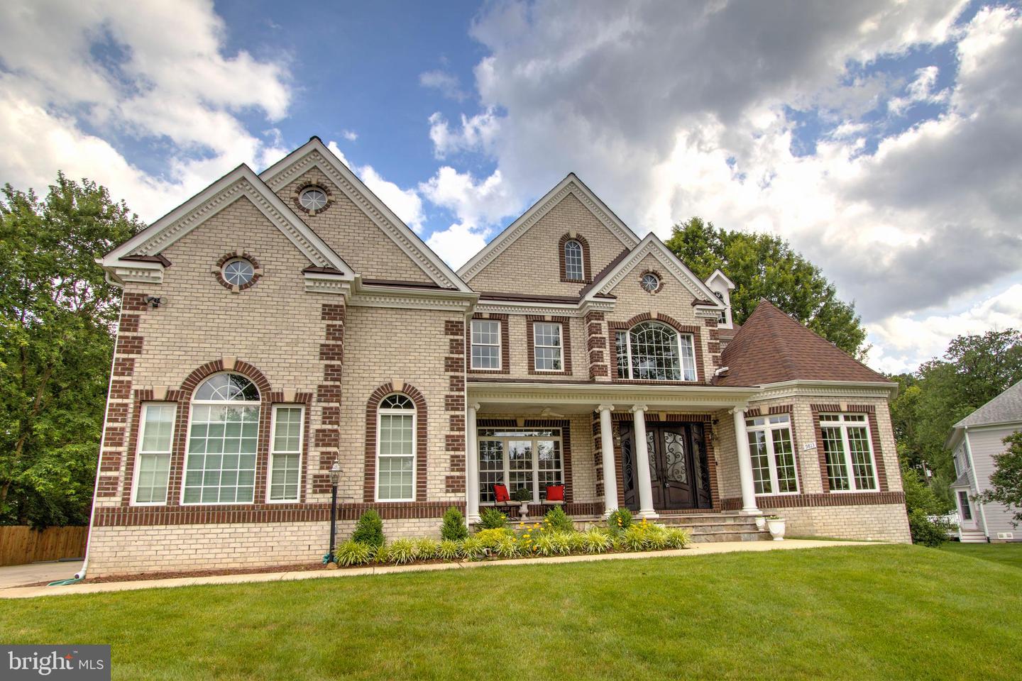 9813 SUNRISE RD, VIENNA, Virginia 22181, 7 Bedrooms Bedrooms, ,5 BathroomsBathrooms,Residential,For sale,9813 SUNRISE RD,VAFX2246816 MLS # VAFX2246816