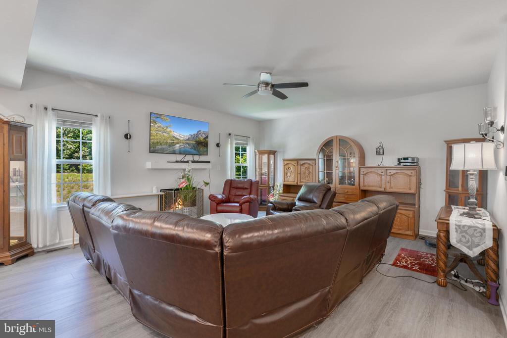 8903 MAPLE RUN DR, FREDERICKSBURG, Virginia 22407, 5 Bedrooms Bedrooms, ,3 BathroomsBathrooms,Residential,8903 MAPLE RUN DR,VASP2034118 MLS # VASP2034118