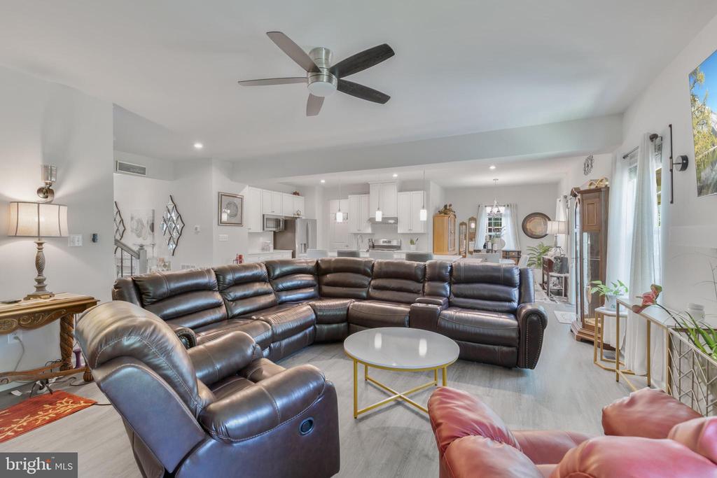 8903 MAPLE RUN DR, FREDERICKSBURG, Virginia 22407, 5 Bedrooms Bedrooms, ,3 BathroomsBathrooms,Residential,8903 MAPLE RUN DR,VASP2034118 MLS # VASP2034118