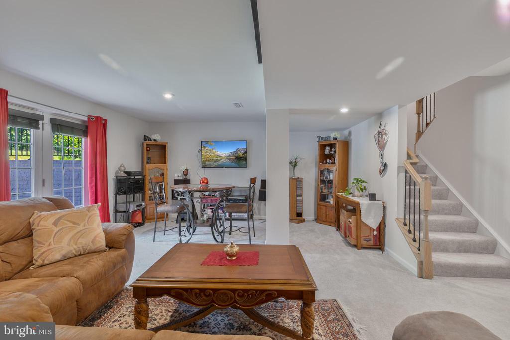 8903 MAPLE RUN DR, FREDERICKSBURG, Virginia 22407, 5 Bedrooms Bedrooms, ,3 BathroomsBathrooms,Residential,8903 MAPLE RUN DR,VASP2034118 MLS # VASP2034118