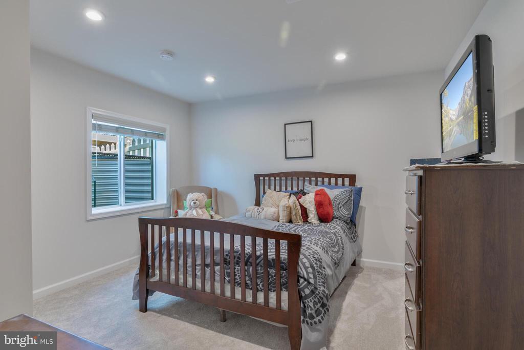 8903 MAPLE RUN DR, FREDERICKSBURG, Virginia 22407, 5 Bedrooms Bedrooms, ,3 BathroomsBathrooms,Residential,8903 MAPLE RUN DR,VASP2034118 MLS # VASP2034118