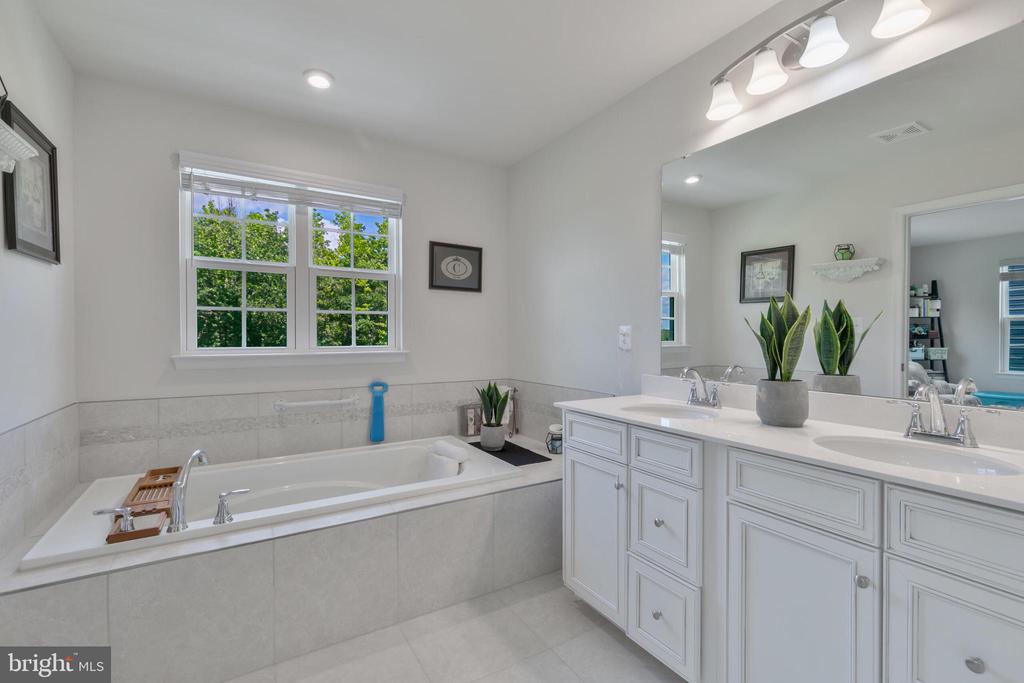 8903 MAPLE RUN DR, FREDERICKSBURG, Virginia 22407, 5 Bedrooms Bedrooms, ,3 BathroomsBathrooms,Residential,8903 MAPLE RUN DR,VASP2034118 MLS # VASP2034118