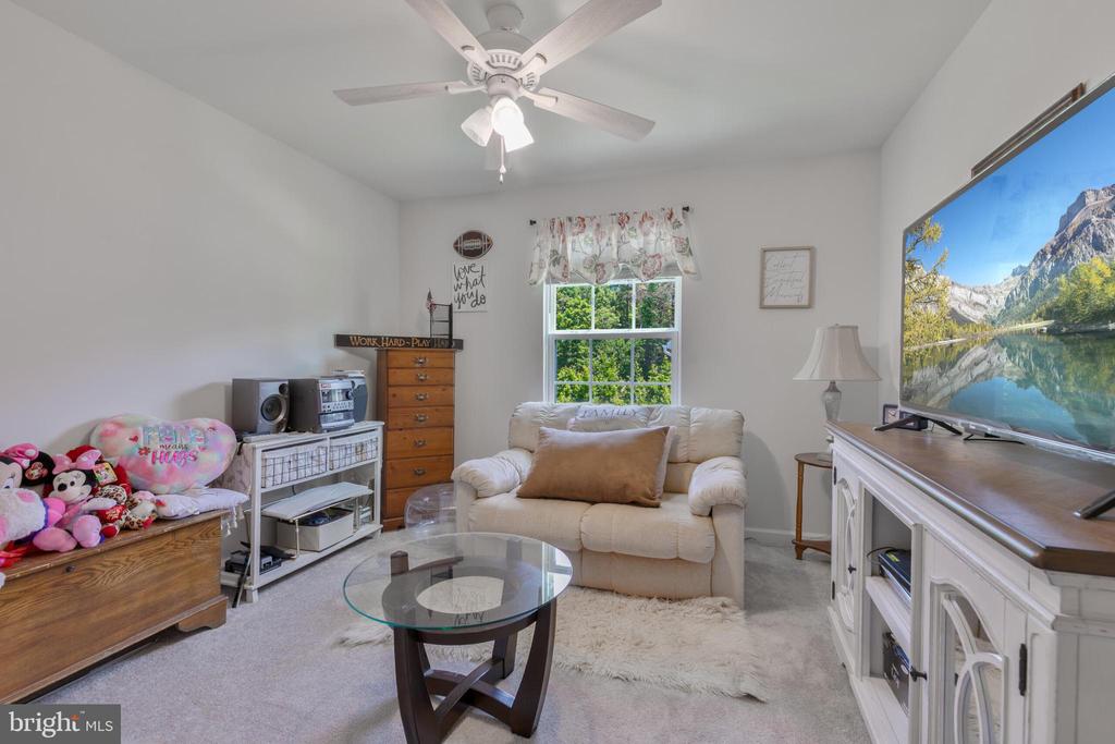 8903 MAPLE RUN DR, FREDERICKSBURG, Virginia 22407, 5 Bedrooms Bedrooms, ,3 BathroomsBathrooms,Residential,8903 MAPLE RUN DR,VASP2034118 MLS # VASP2034118