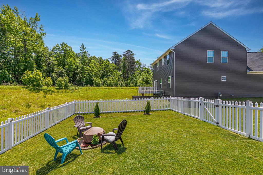 8903 MAPLE RUN DR, FREDERICKSBURG, Virginia 22407, 5 Bedrooms Bedrooms, ,3 BathroomsBathrooms,Residential,8903 MAPLE RUN DR,VASP2034118 MLS # VASP2034118