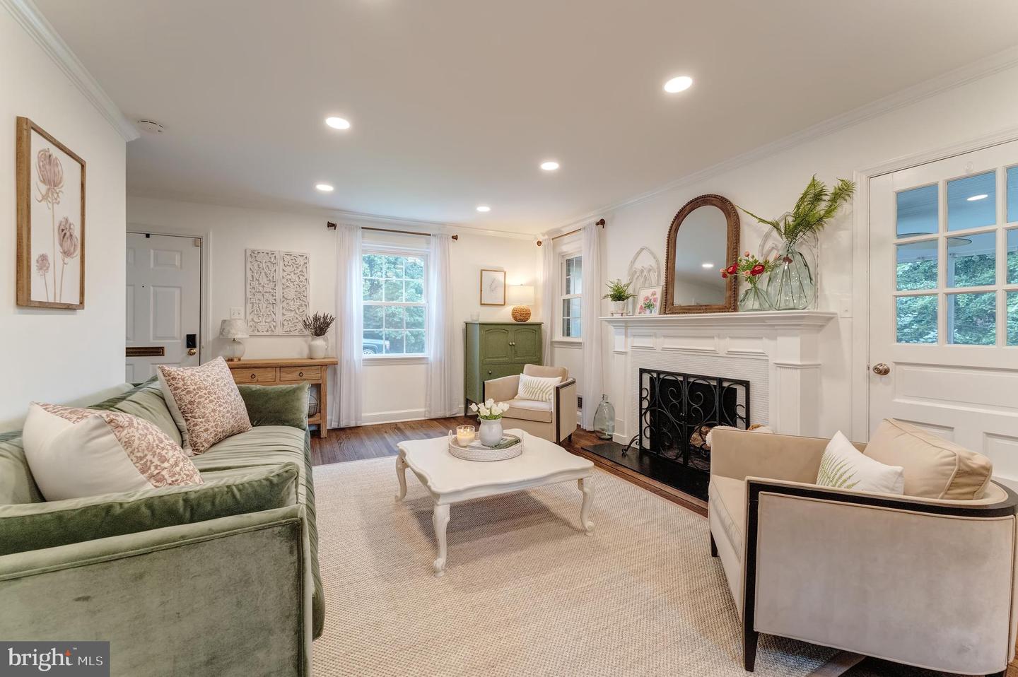 2408 N UPSHUR ST, ARLINGTON, Virginia 22207, 4 Bedrooms Bedrooms, ,3 BathroomsBathrooms,Residential,For sale,2408 N UPSHUR ST,VAAR2059064 MLS # VAAR2059064