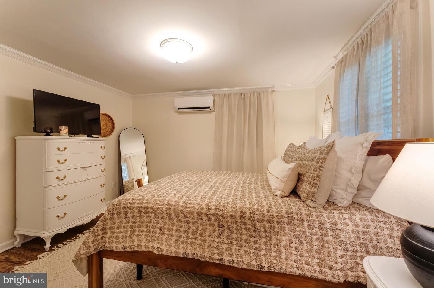 2408 N UPSHUR ST, ARLINGTON, Virginia 22207, 4 Bedrooms Bedrooms, ,3 BathroomsBathrooms,Residential,For sale,2408 N UPSHUR ST,VAAR2059064 MLS # VAAR2059064