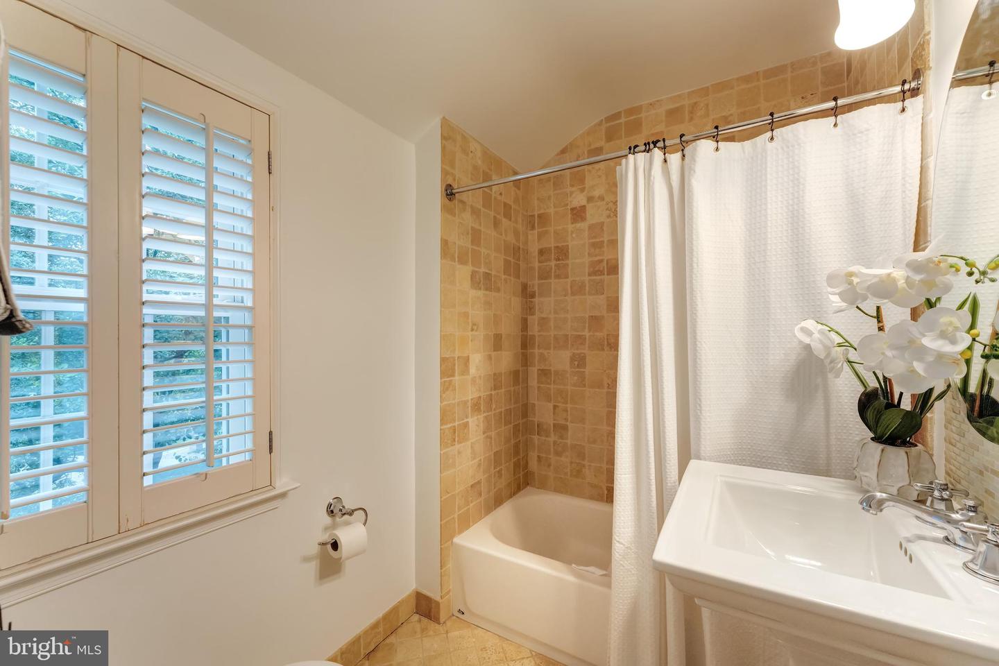 2408 N UPSHUR ST, ARLINGTON, Virginia 22207, 4 Bedrooms Bedrooms, ,3 BathroomsBathrooms,Residential,For sale,2408 N UPSHUR ST,VAAR2059064 MLS # VAAR2059064