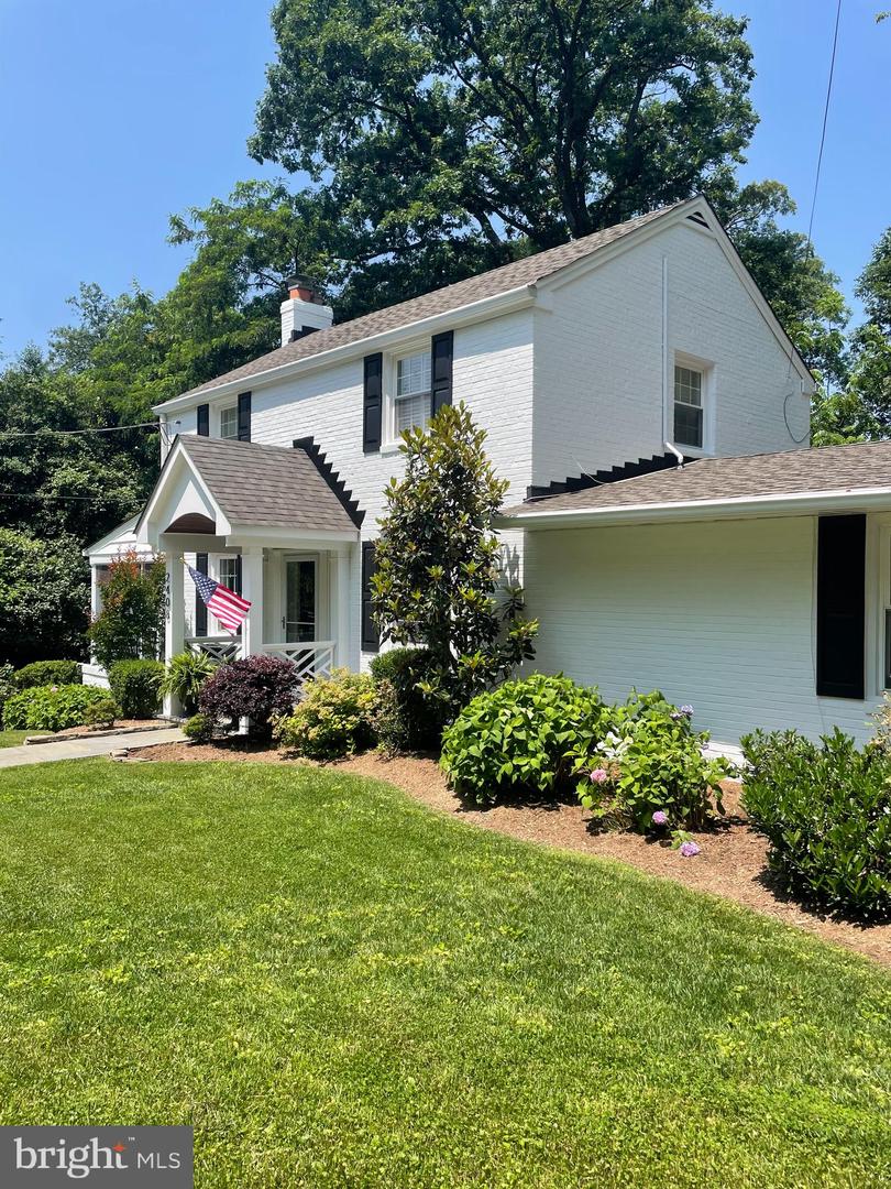 2408 N UPSHUR ST, ARLINGTON, Virginia 22207, 4 Bedrooms Bedrooms, ,3 BathroomsBathrooms,Residential,For sale,2408 N UPSHUR ST,VAAR2059064 MLS # VAAR2059064