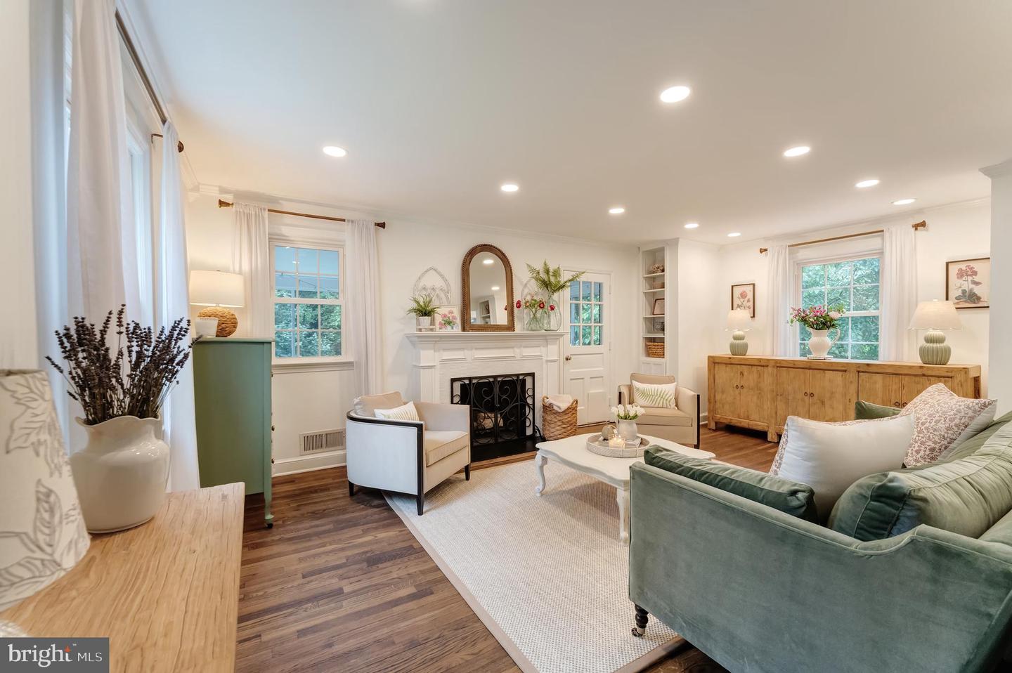 2408 N UPSHUR ST, ARLINGTON, Virginia 22207, 4 Bedrooms Bedrooms, ,3 BathroomsBathrooms,Residential,For sale,2408 N UPSHUR ST,VAAR2059064 MLS # VAAR2059064