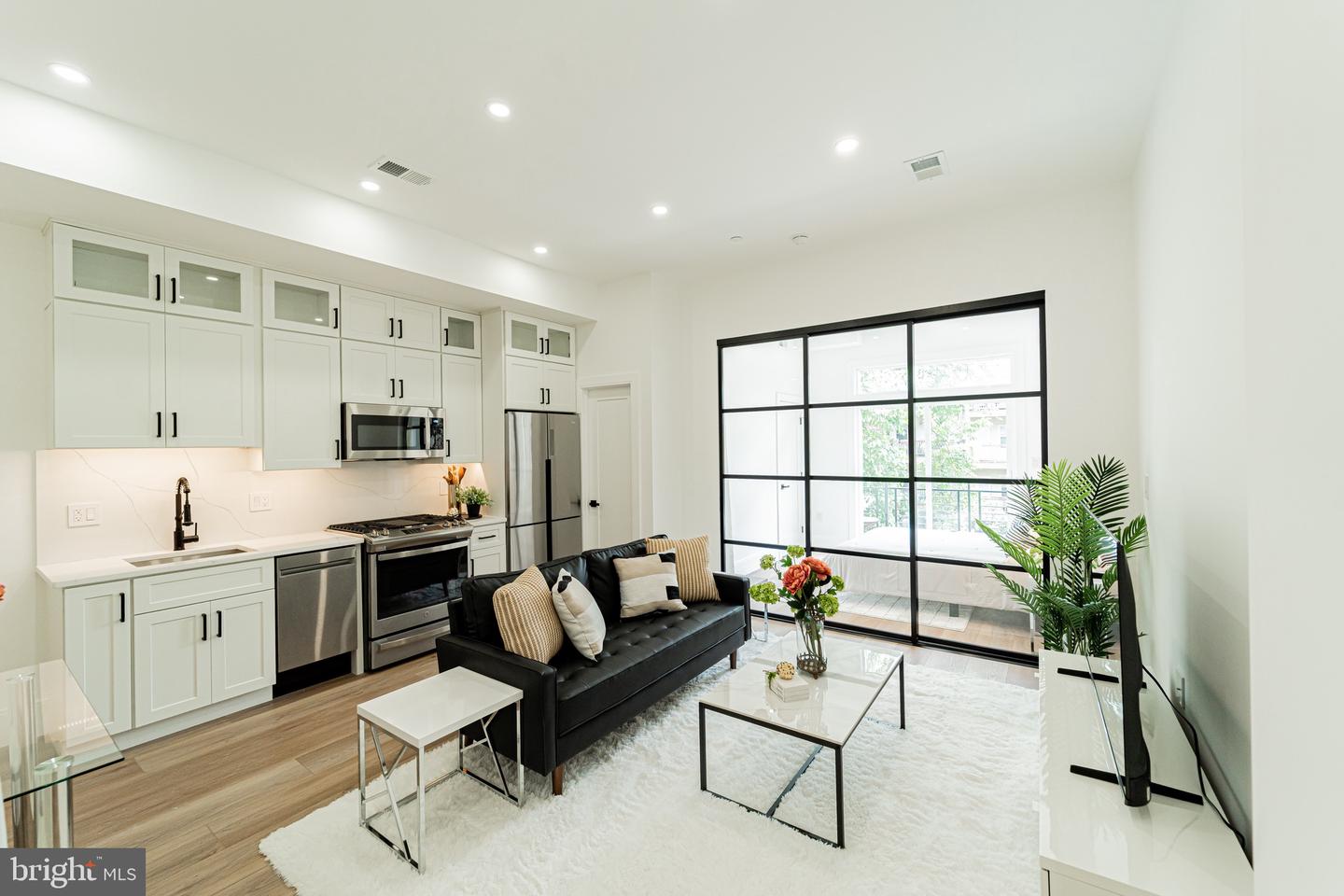 2517 ONTARIO RD NW #6, WASHINGTON, District Of Columbia 20009, 2 Bedrooms Bedrooms, ,1 BathroomBathrooms,Residential,For sale,2517 ONTARIO RD NW #6,DCDC2204900 MLS # DCDC2204900